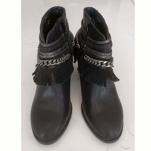 Y2K NWOT Rampage black booties fringe layered leather/ chains Western boho SZ 8 - Picture 2 of 7